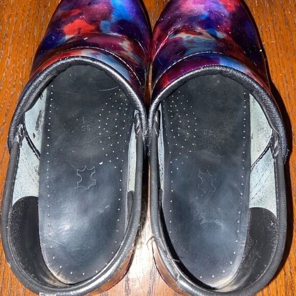 Woman’s dansko work clogs  - Picture 3 of 9